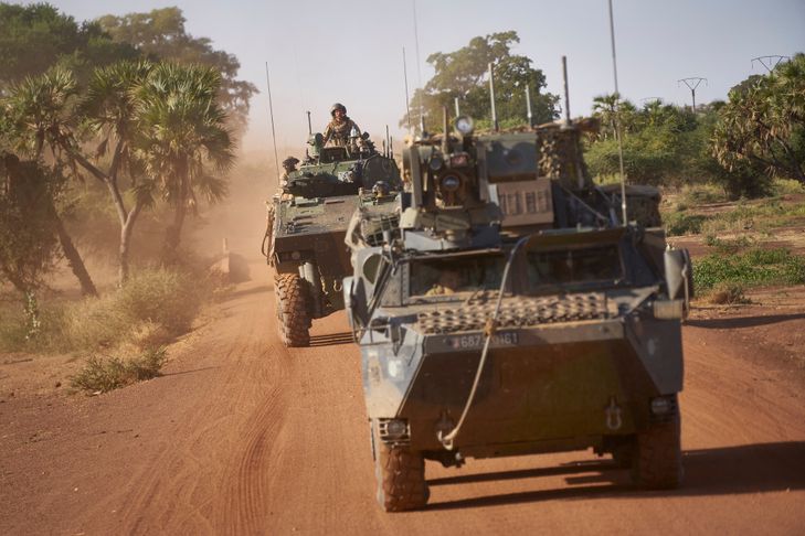 Deux chars blindes de l'armée française