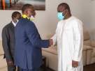 Macky SALL et des membres de l'opposition (Yewwi Askan Wi) au salon d'honneur de l'aéroport militaire de Yoff.